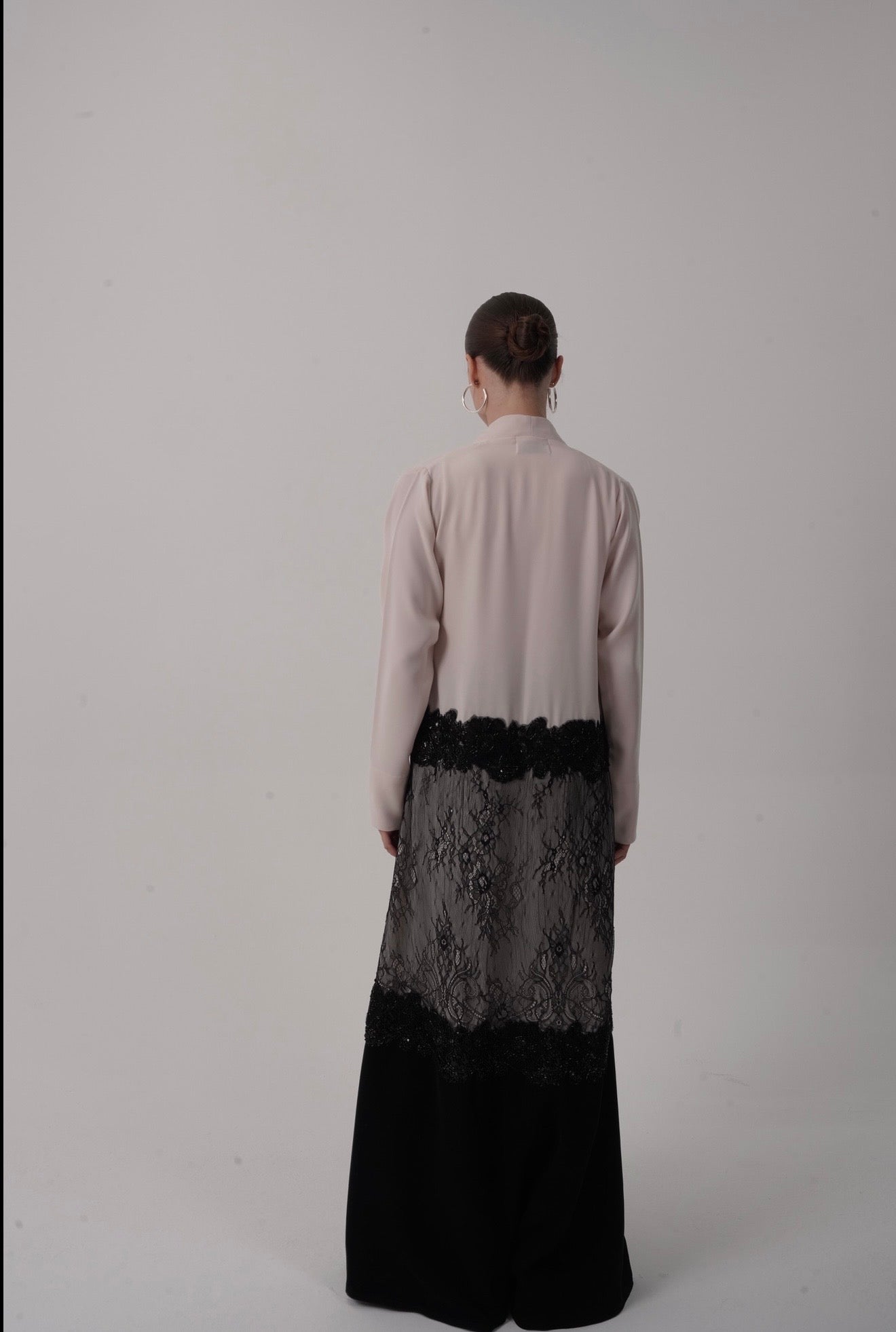 Rosé Noire Abaya