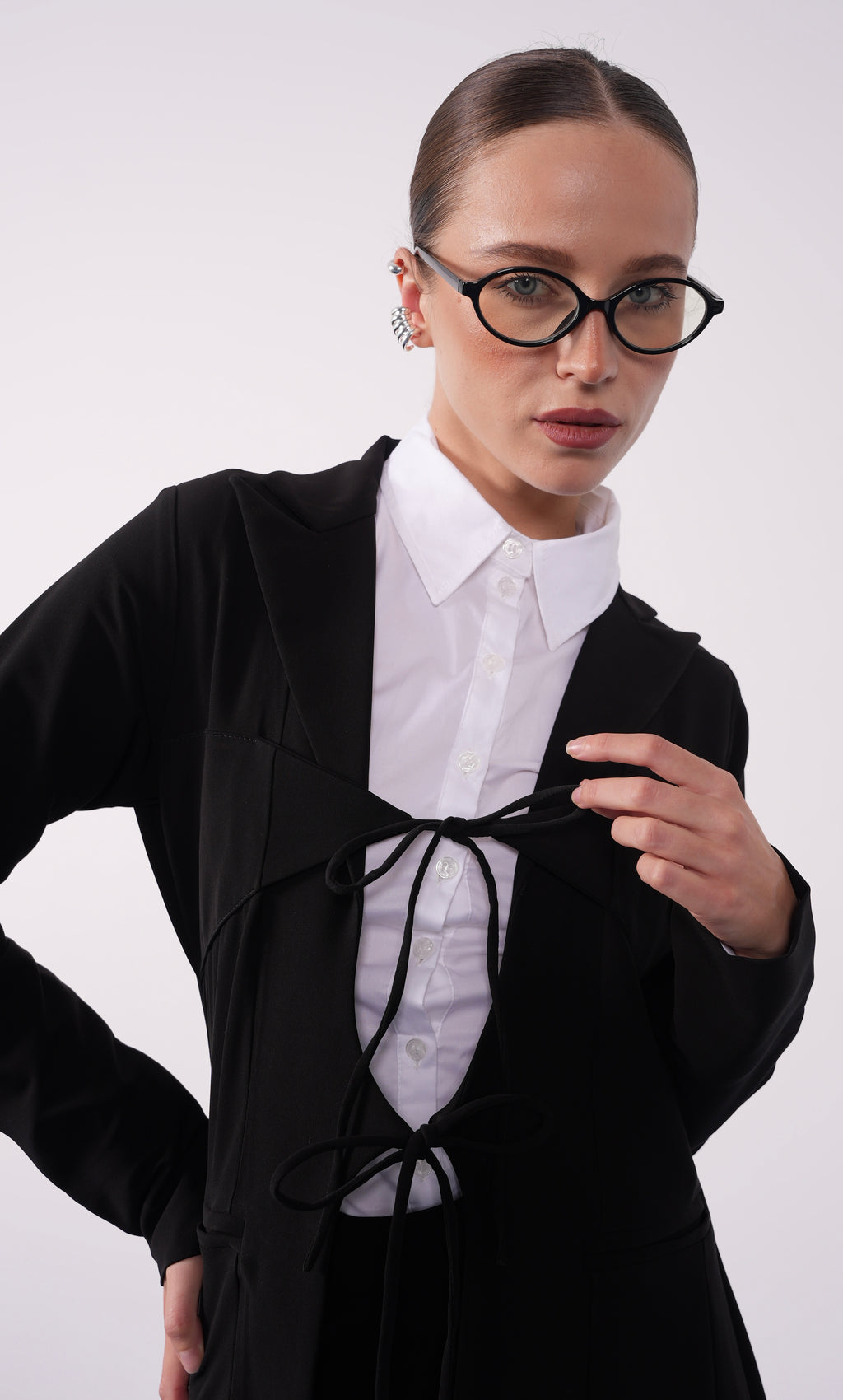 The Minimal Bow Abaya