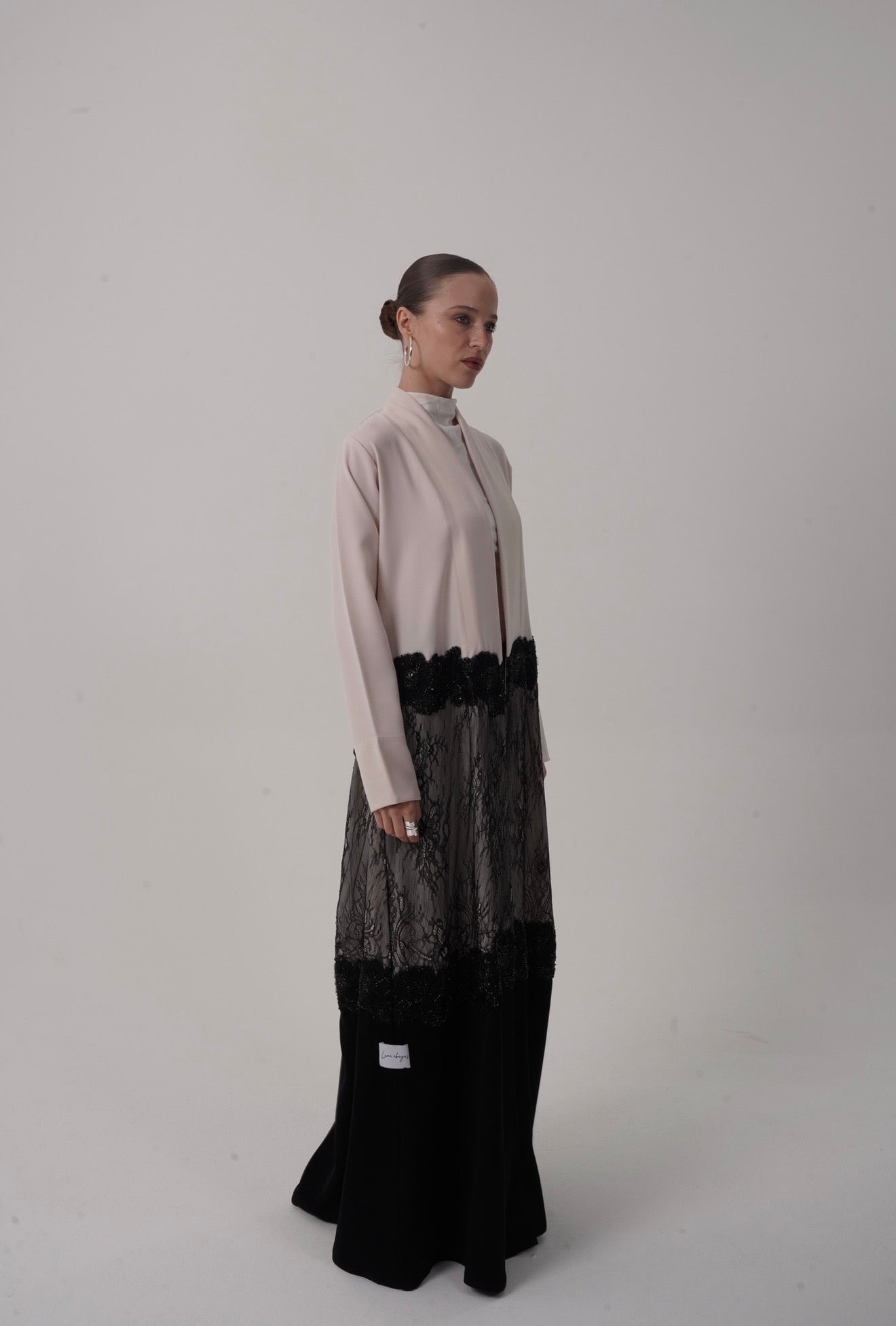 Rosé Noire Abaya