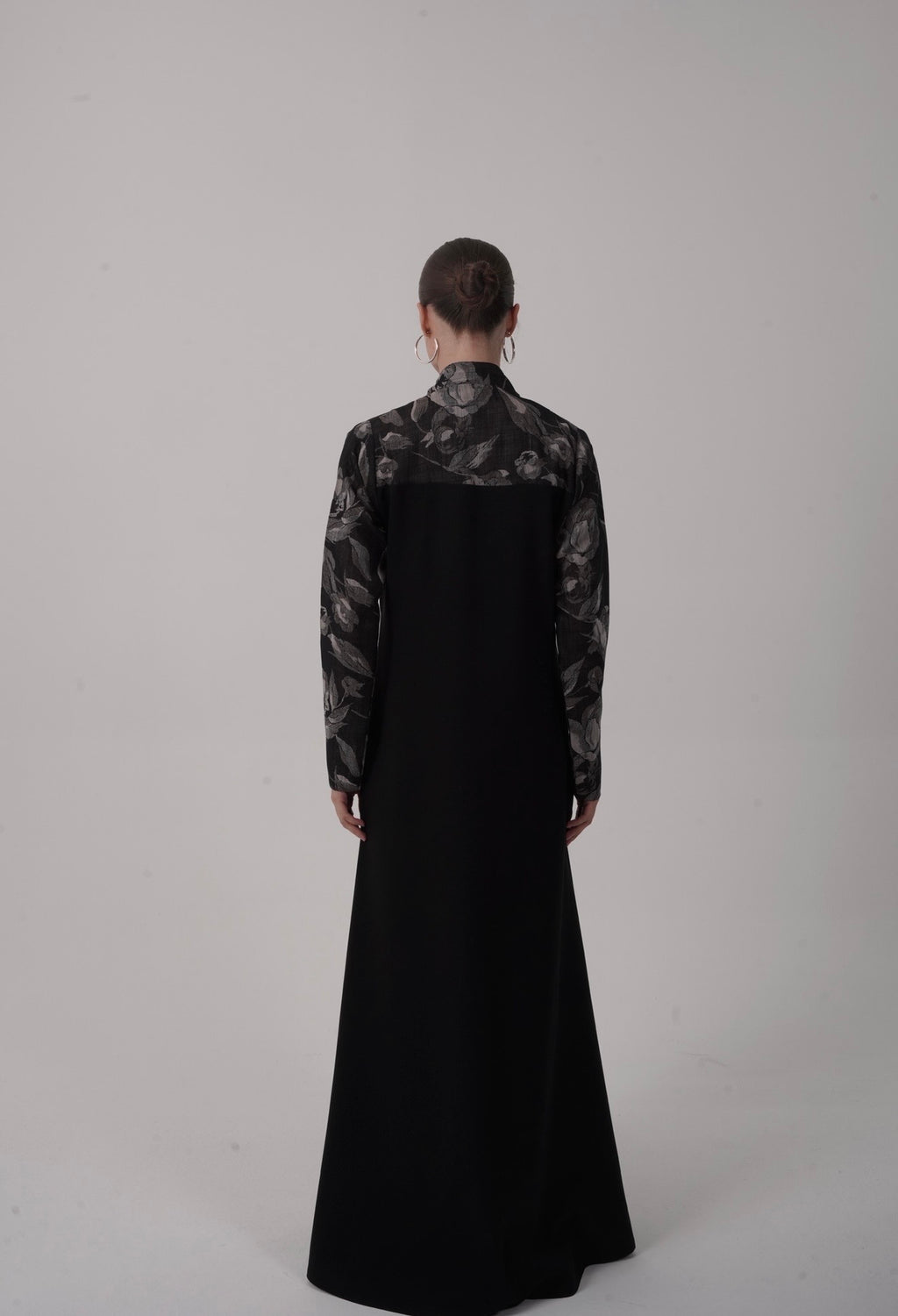 Noir Fleur Linen Abaya