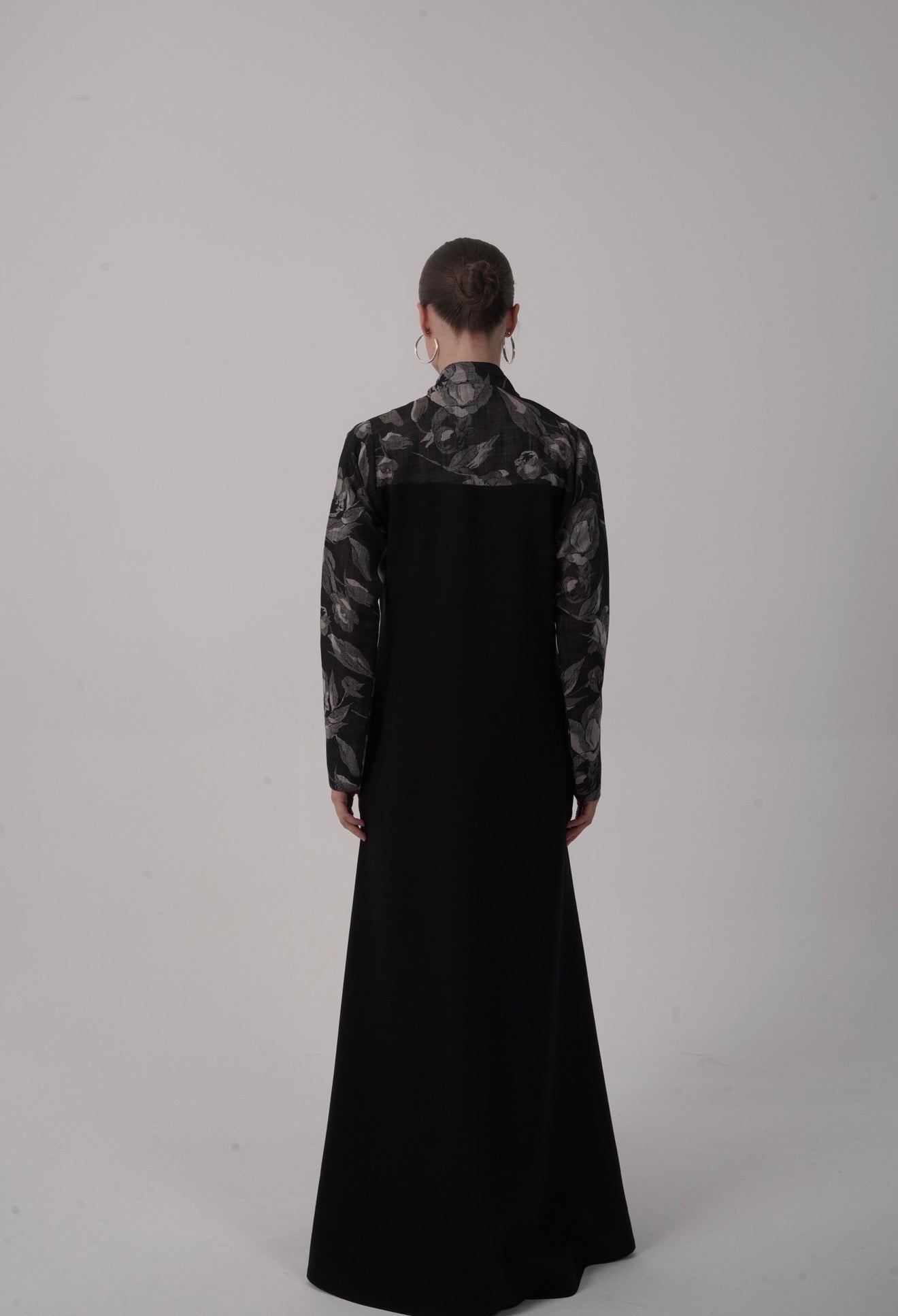 Noir Fleur Linen Abaya