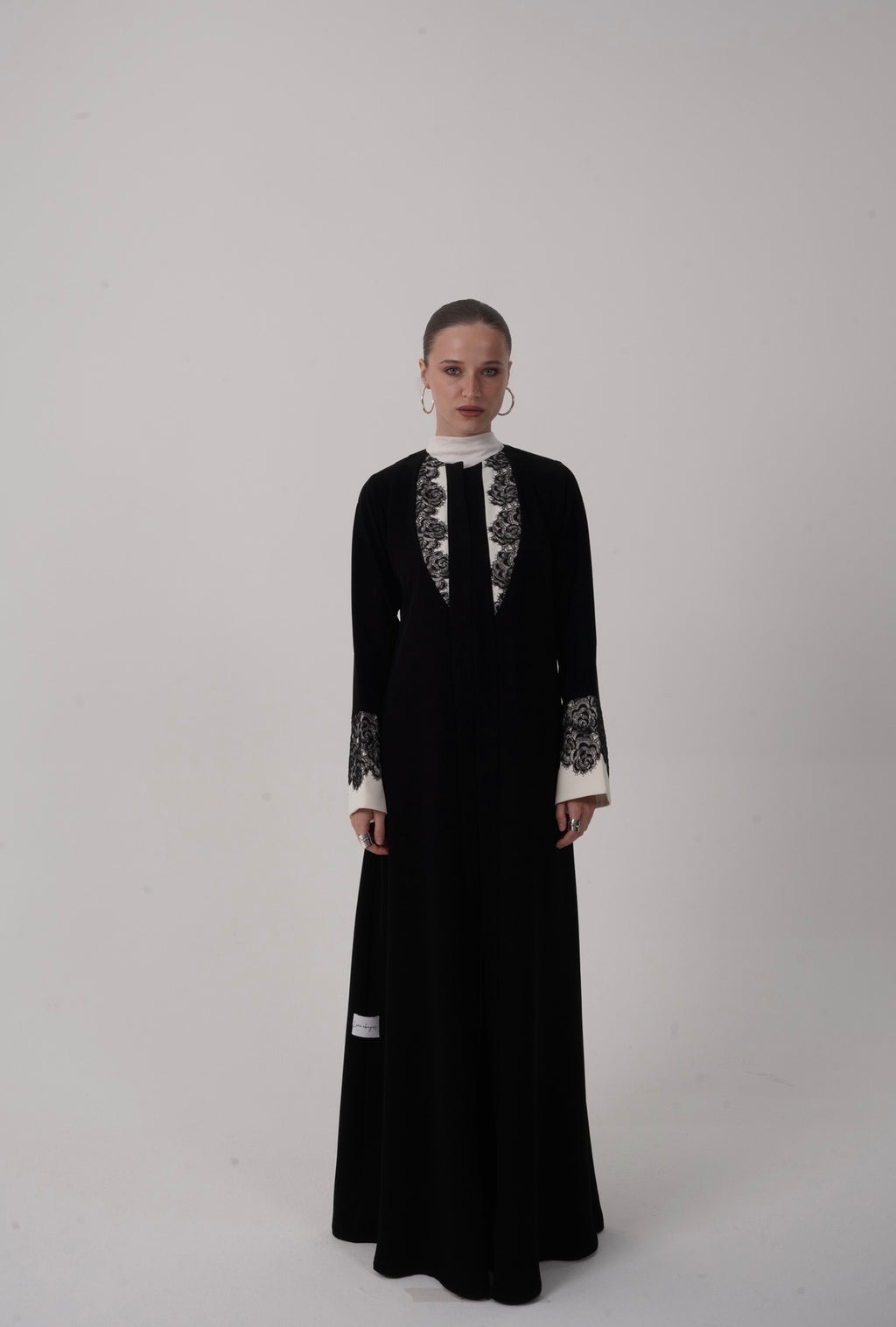 Noir Contrast Crepe Abaya