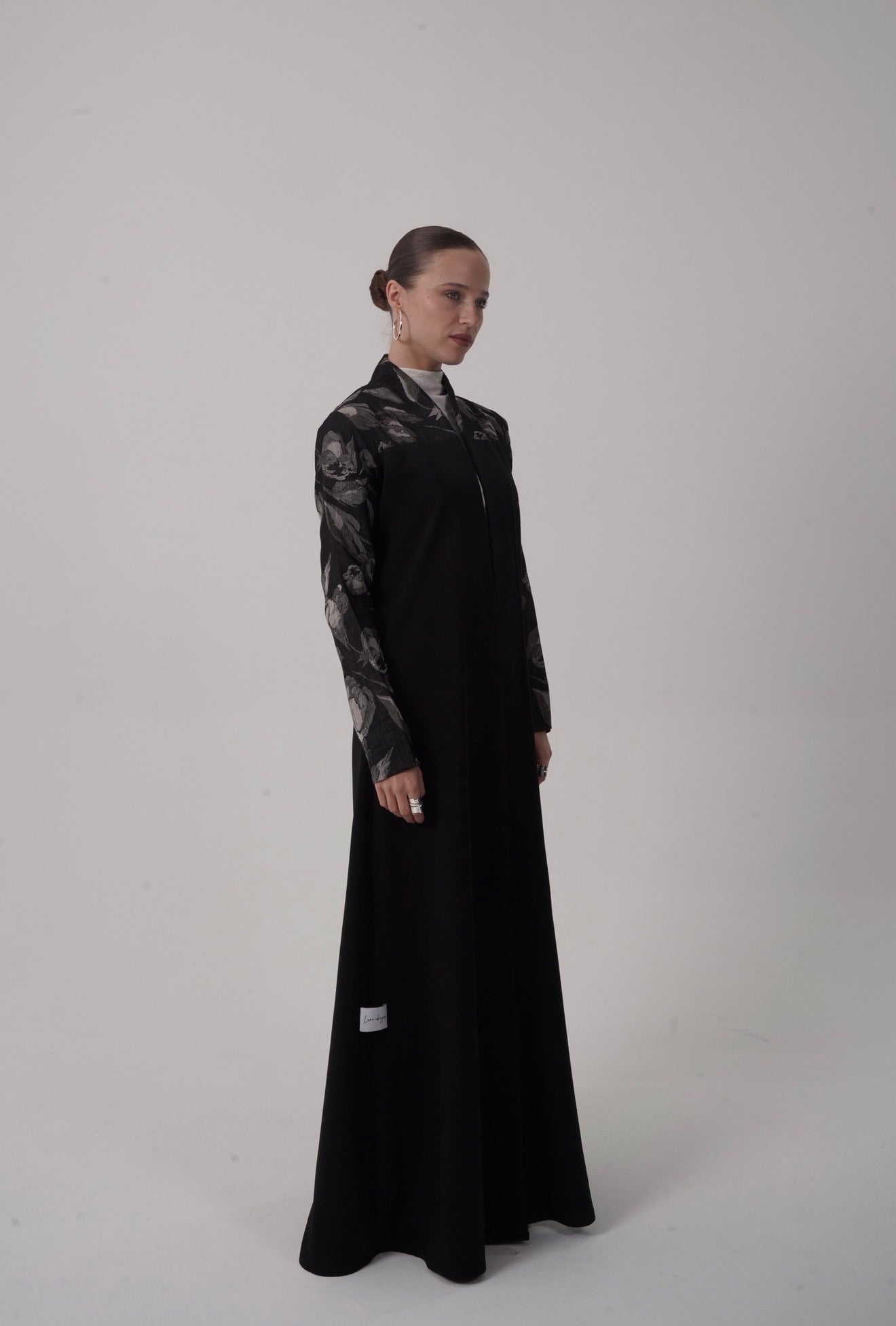 Noir Fleur Linen Abaya