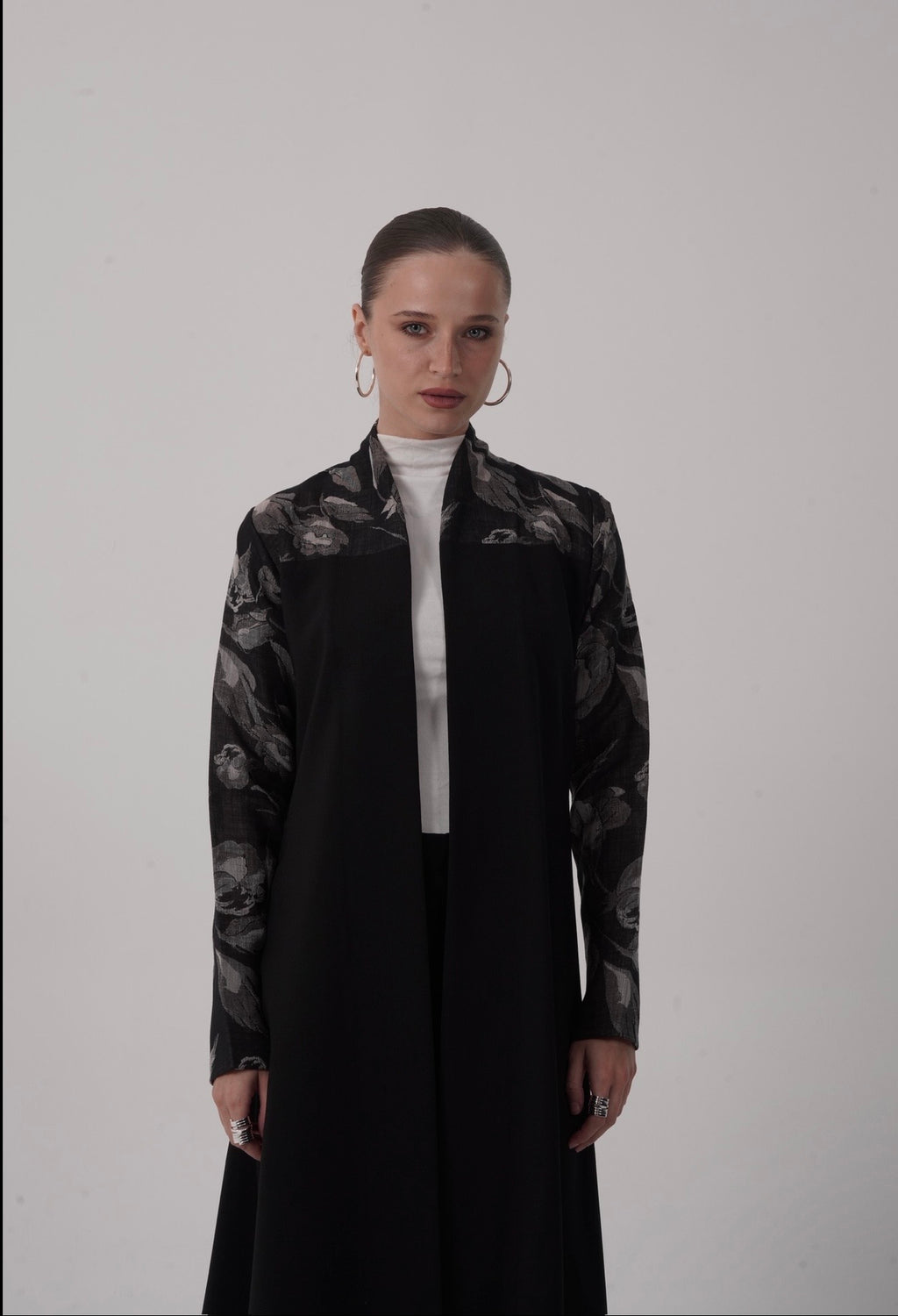 Noir Fleur Linen Abaya