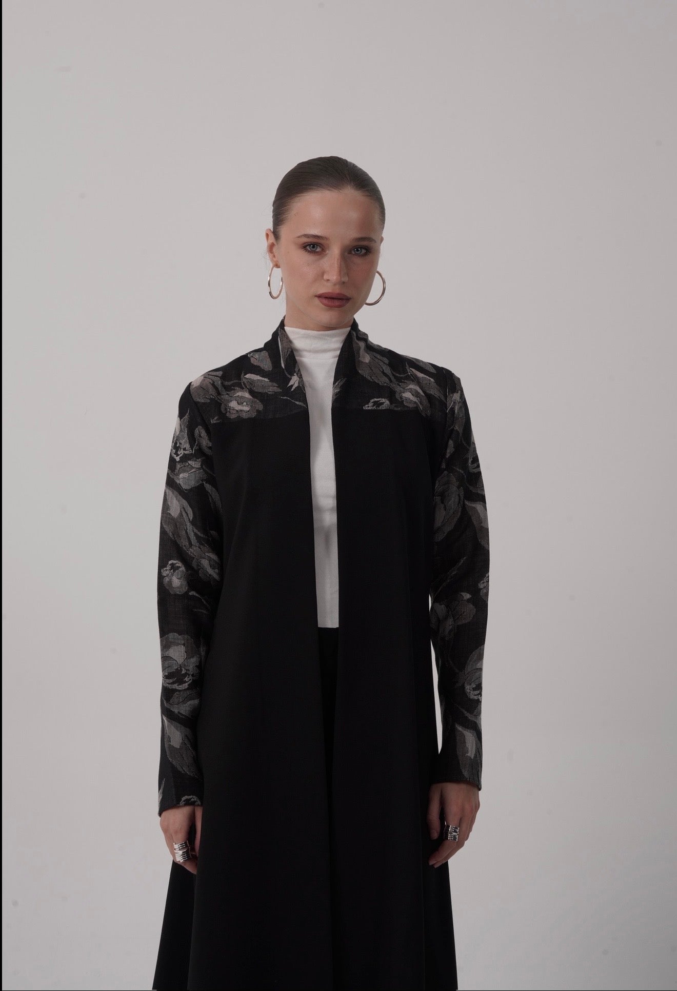Noir Fleur Linen Abaya