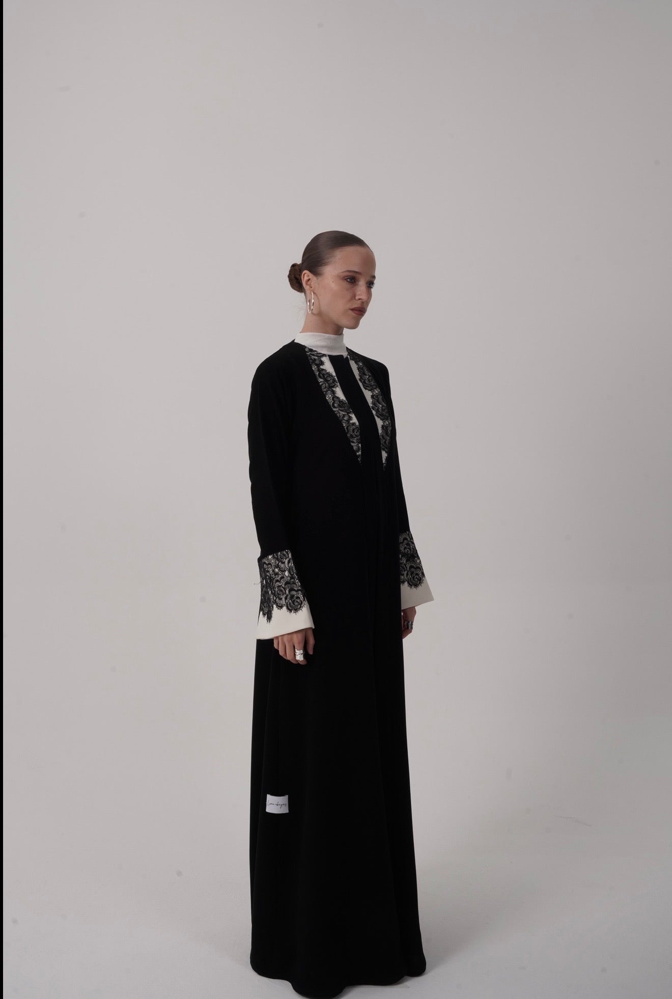 Noir Contrast Crepe Abaya